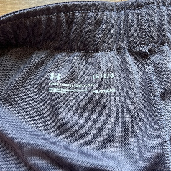 Under Armor Shorts - Picture 4 of 6
